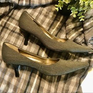 Bandolino Charcoaled Linen Heels
